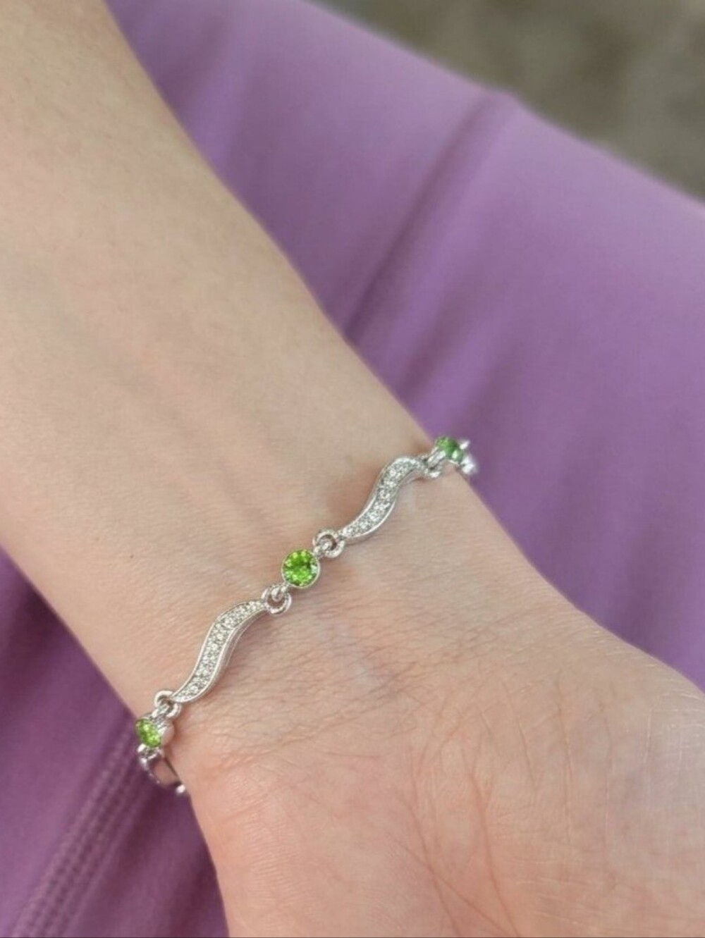 Vintage Avon Silver Tone Faux Peridot Wave Tennis Bracelet 6"-8" Extender
